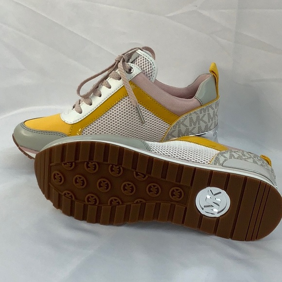 NWT - Michael Kors Shoes - Picture 5 of 5